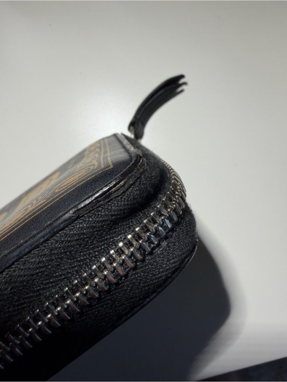 Gucci | GUCCY x SEGA Black Gold Leather Zip-Around Wallet - Picture 2 of 7